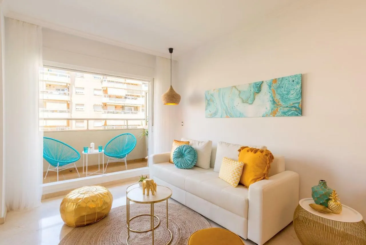 Charming Apartment On The Beach - Pool And Parking Málaga