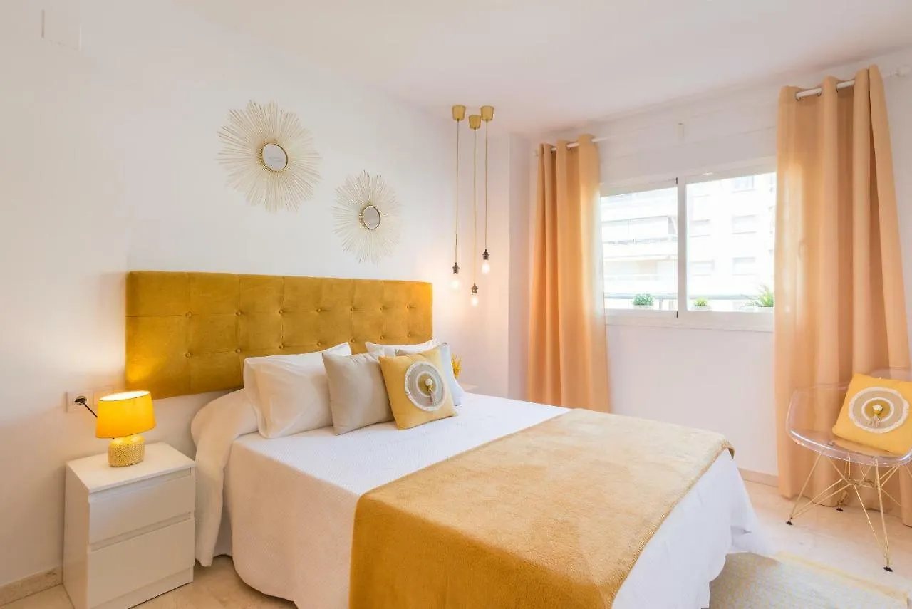 Charming Apartment On The Beach - Pool And Parking Málaga