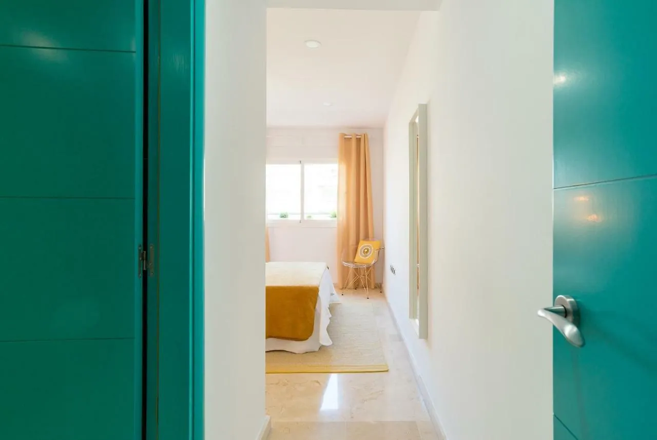 Charming Apartment On The Beach - Pool And Parking Malaga