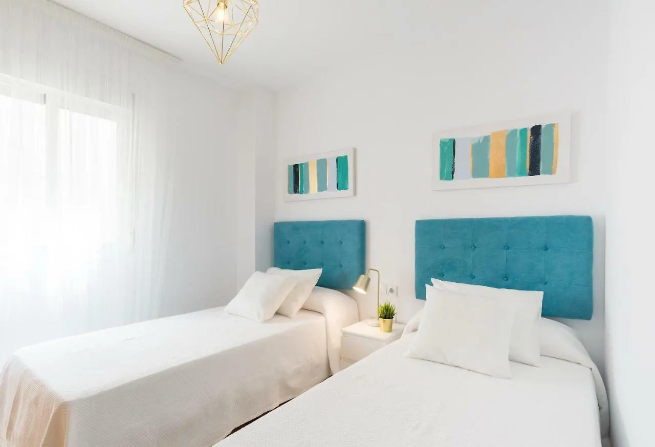 Charming Apartment On The Beach - Pool And Parking Malaga