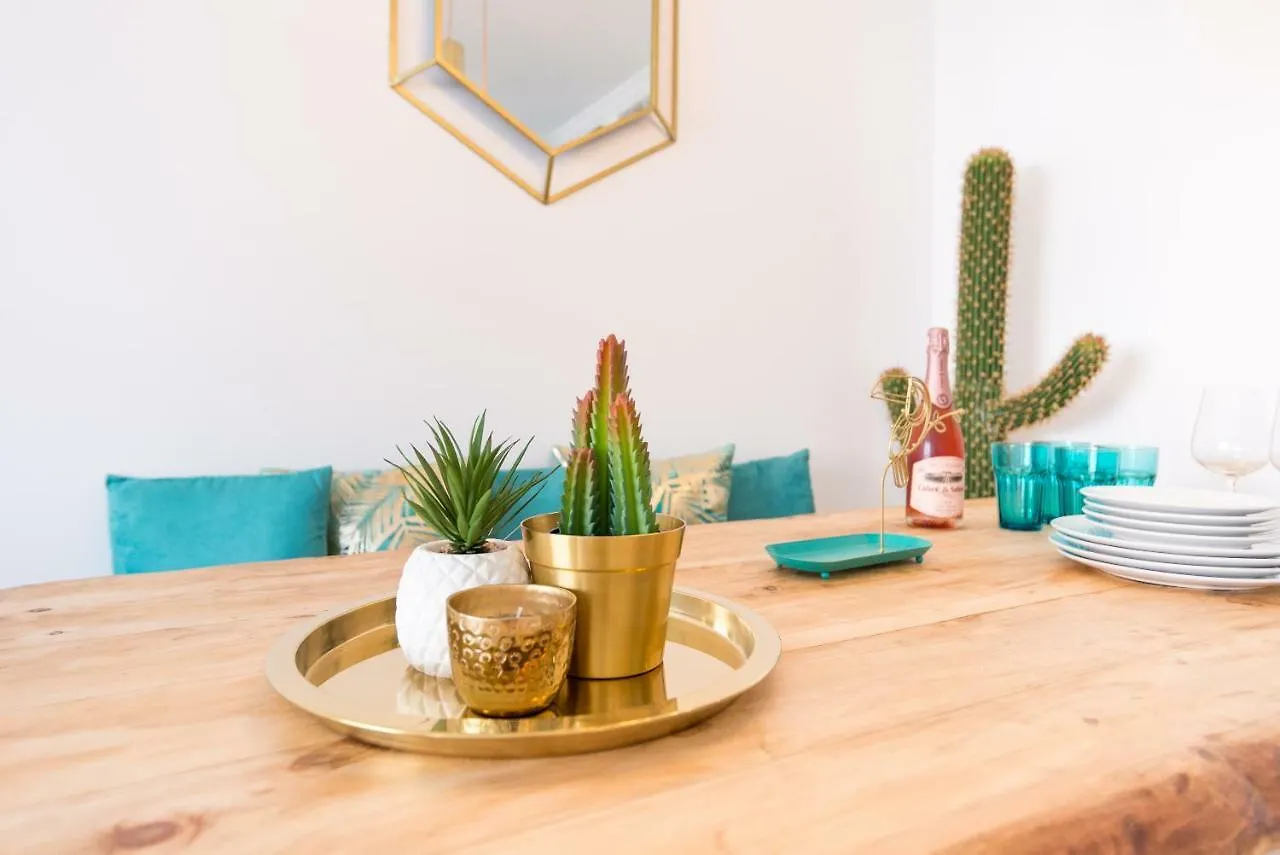 Charming Apartment On The Beach - Pool And Parking Malaga