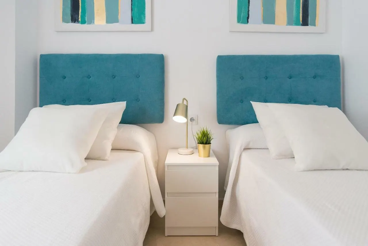 Charming Apartment On The Beach - Pool And Parking Malaga
